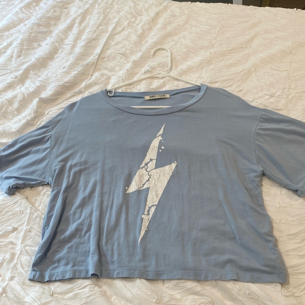 Flowy lightning bolt crop tee